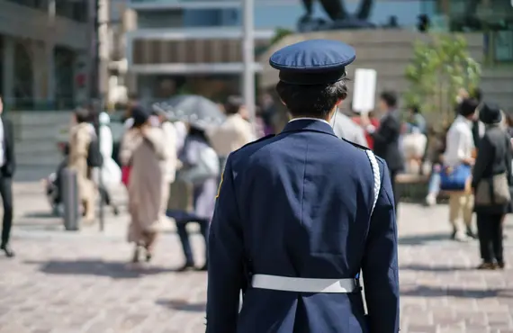 日本橋における観光バス対応の警備員新規募集｜大阪で警備なら満足度の高いアースセキュリティ株式会社